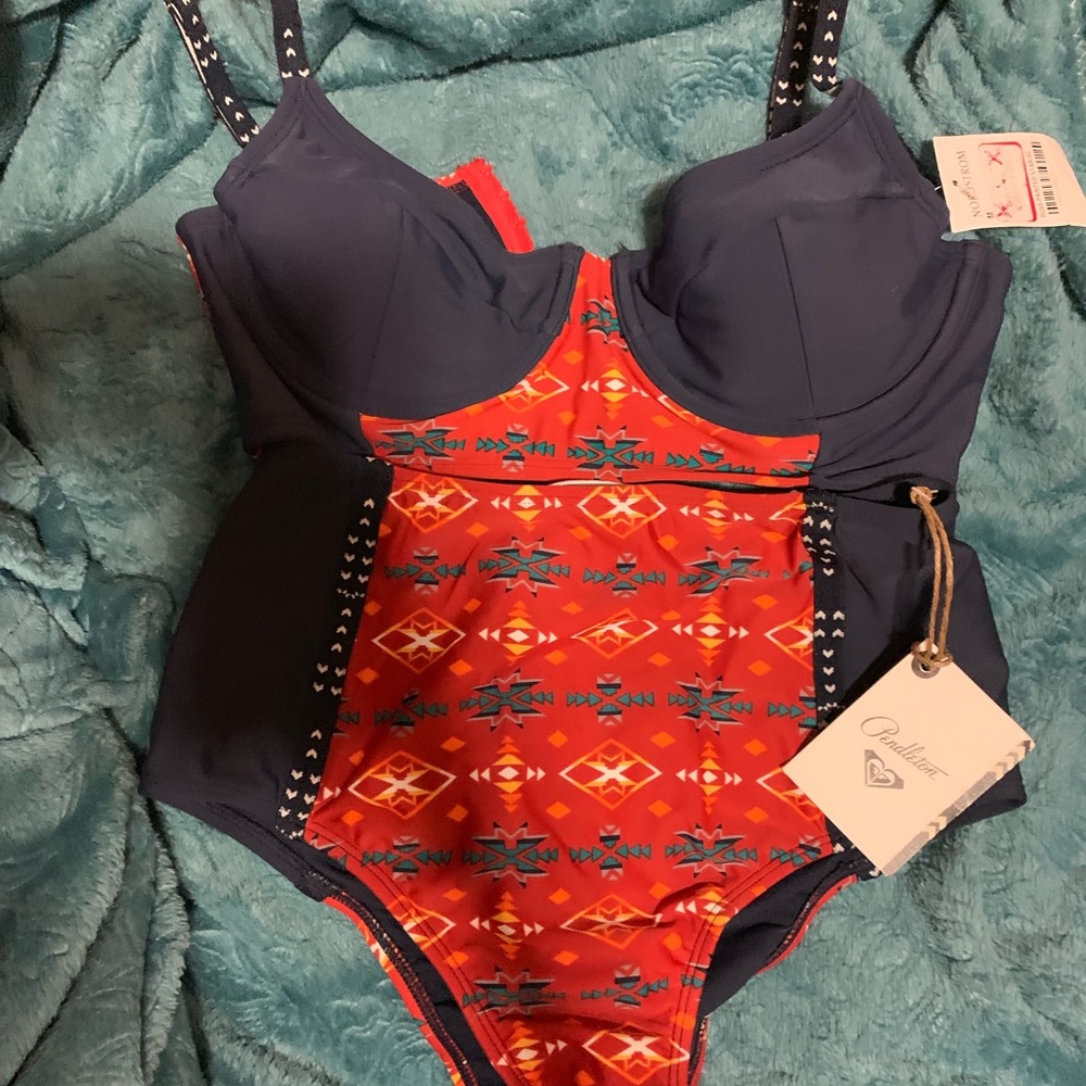New Roxy bikini - Picture 1 of 1